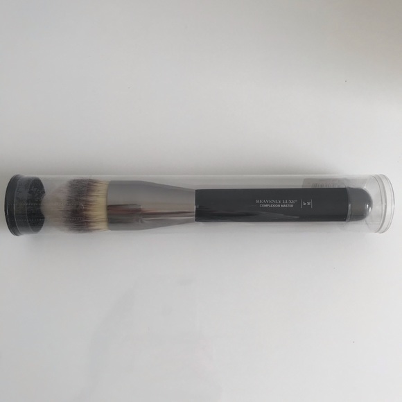 IT Cosmetics Heavenly Luxe Complexion Master Brush #16 - Picture 2 of 11